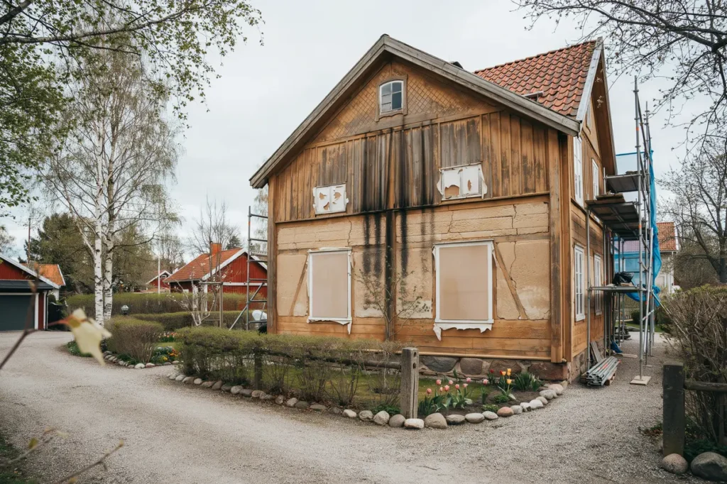 fasadrenovering p tr hus tecken arbetsmoment och vanliga misstag att undvika